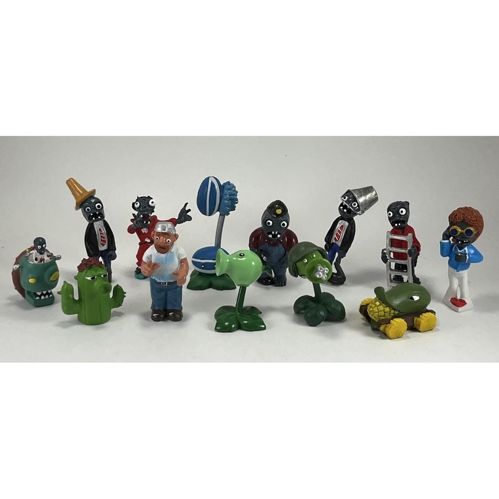 Plants vs‎ Zombies Toy Figures Lot of 14 Video Game Monsters 2 Play Pea Shooter
